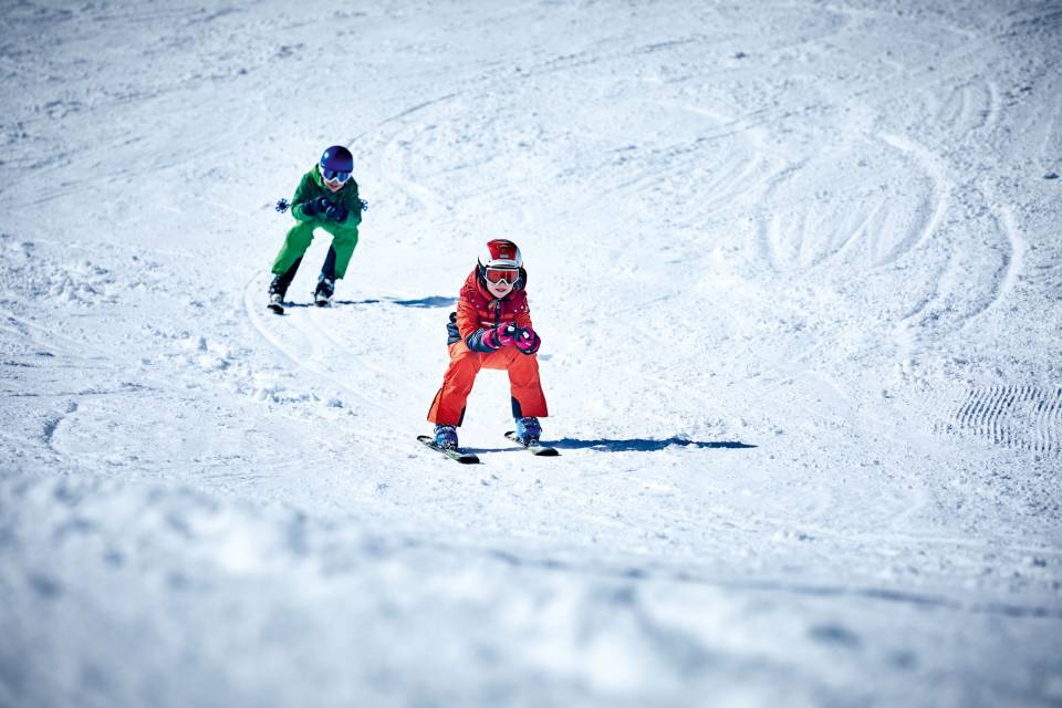 Kinder beim Skifahren Allgäu
